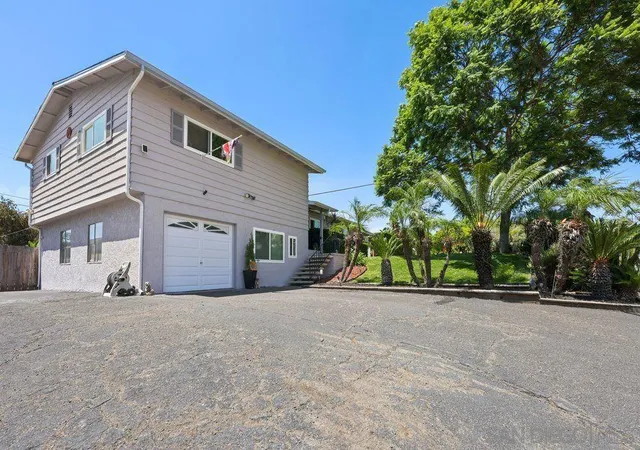 Photo 3 of Single family home for sale at 625 Corona Ct, Vista, CA 92081 | MLS# 260018718SD | Listing updated on 2026-09-12
