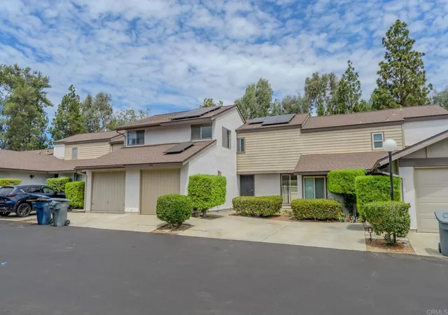 Townhouse for sale at 239 Eveningside, Escondido, CA 92026 | MLS# NDP2607203