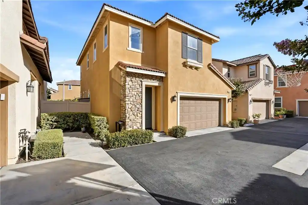 Townhouse for sale at 19718 Kamm Ct, Canyon Country, CA 91351 | MLS# SR26167180