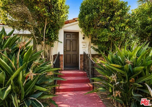 Photo 1 of Single family home for sale at 513 N Rexford Dr, Beverly Hills, CA 90210 | MLS# 26866639 | Listing updated on 2026-09-24