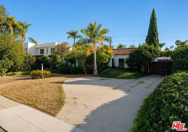 Photo 3 of Single family home for sale at 513 N Rexford Dr, Beverly Hills, CA 90210 | MLS# 26866639 | Listing updated on 2026-09-24