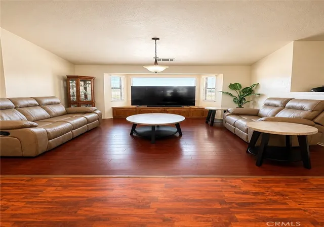 Photo 2 of Sale Pending at 14829 Navajo Rd, Apple Valley, CA 92307 | MLS# IG26165290 | Listing updated on 2026-10-11