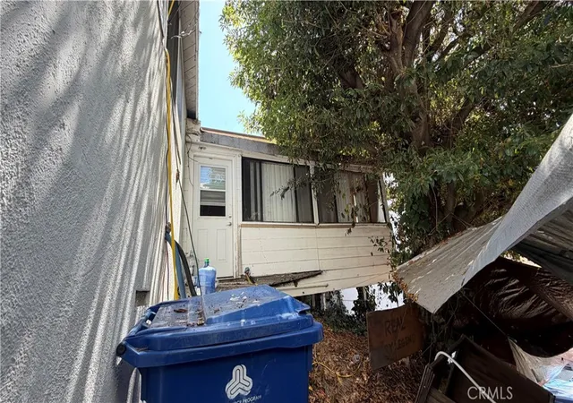 Photo 2 of Single family home for sale at 4258 Don Luis, Los Angeles, CA 90008 | MLS# IN26167453 | Listing updated on 2026-10-02