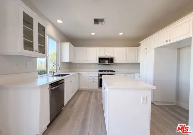 Photo 2 of Sale Pending at 27920 Periwinkle Ln, Valencia, CA 91354 | MLS# 26866903 | Listing updated on 2026-10-06
