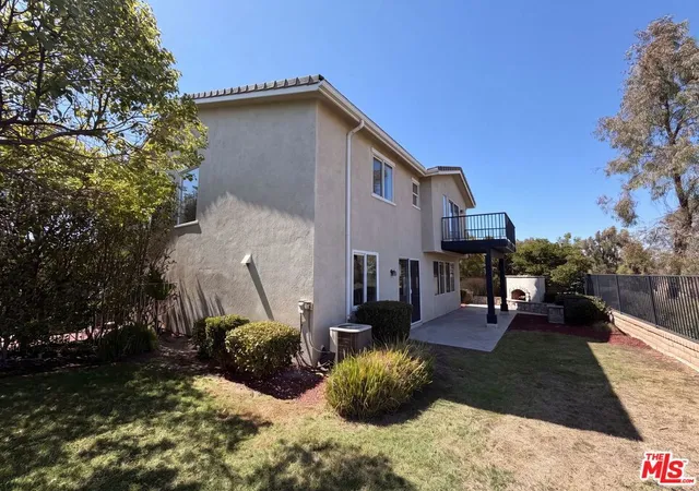 Photo 4 of Sale Pending at 27920 Periwinkle Ln, Valencia, CA 91354 | MLS# 26866903 | Listing updated on 2026-10-06