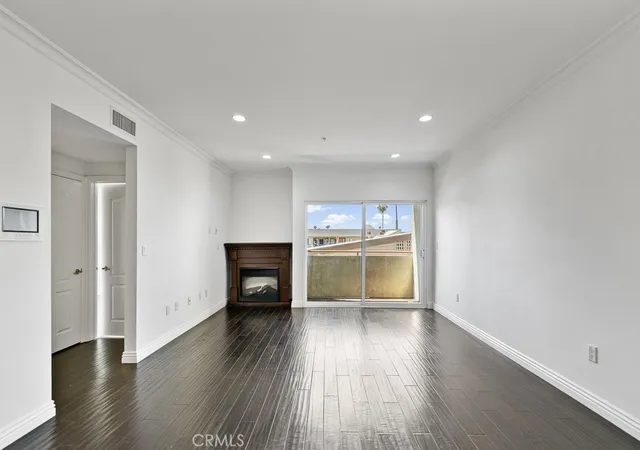 Listing Photo 5 - Condo for sale in building located at 908 S Ardmore Ave, Los Angeles, CA 90006 - Unit #304