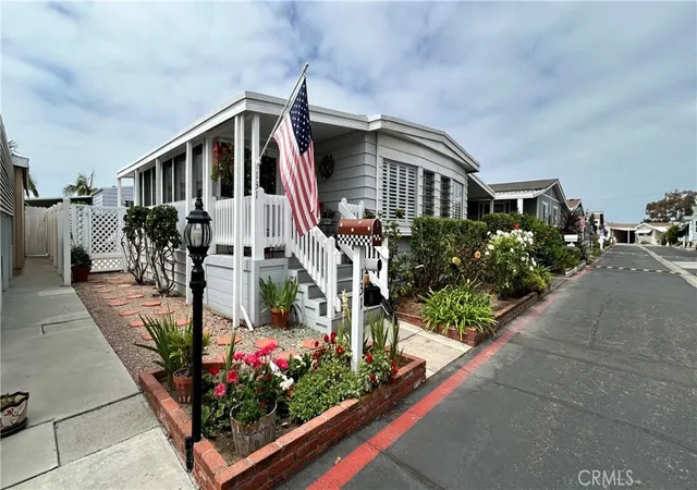 Photo 4 of Manufactured home for sale at 16444 Bolsa Chica #131, Huntington Beach, CA 92649 | MLS# OC26167585 | Listing updated on 2026-09-16