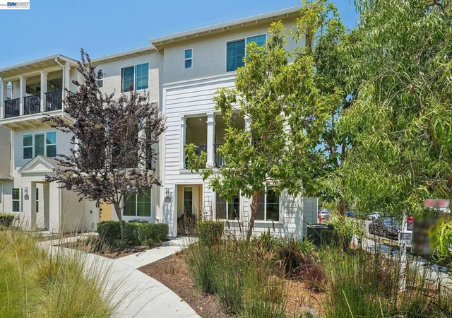 Listing Photo 2 - Condo for sale in building located at 8550 Boardwalk Wy, Newark, CA 94560