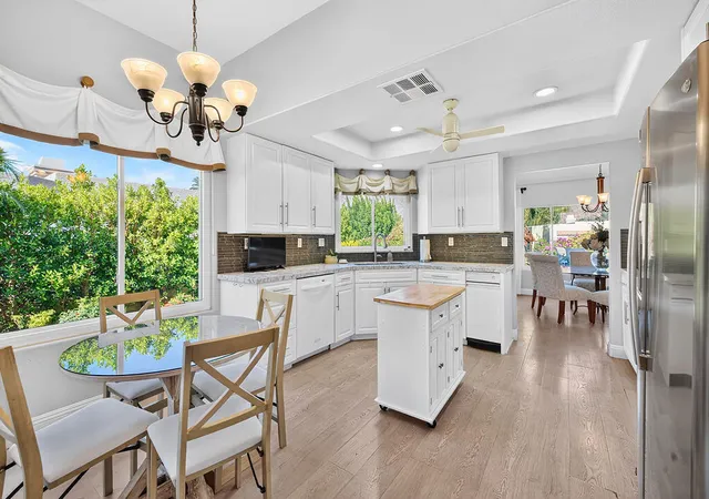 Listing Photo 5 - Condo for sale in building located at 48202 Vis De Nopal, La Quinta, CA 92253
