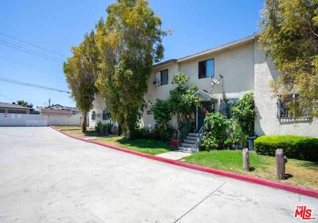 Listing Photo 5 - Condo for sale in building located at 10965 Wright Rd, Lynwood, CA 90262