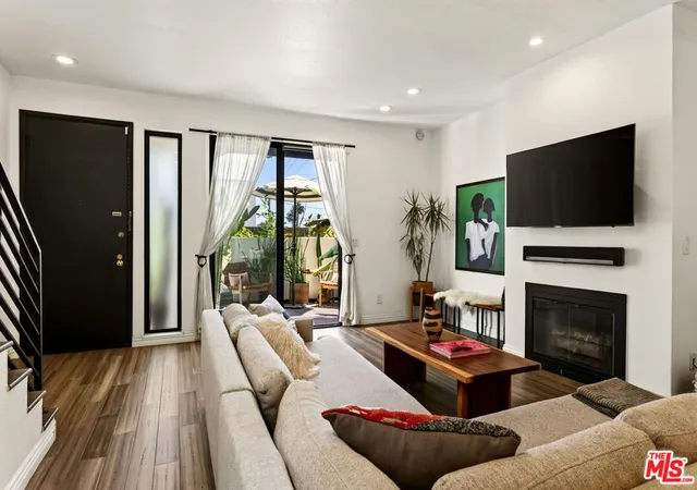 Photo 3 of Condo for sale at 1314 17th Street #6, Santa Monica, CA 90404 | MLS# 26866925 | Listing updated on 2026-09-16