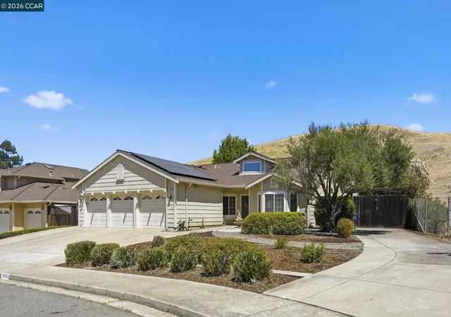 Photo 3 of Single family home for sale at 3029 Larkspur Dr, Antioch, CA 94531 | MLS# 41143557 | Listing updated on 2026-09-25