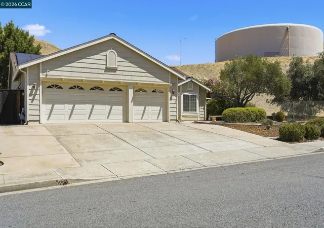 Photo 3 of Single family home for sale at 3029 Larkspur Dr, Antioch, CA 94531 | MLS# 41143557 | Listing updated on 2026-09-25