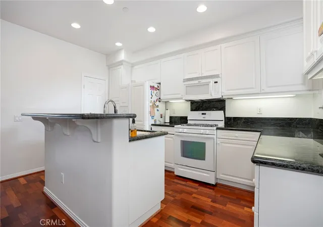 Listing Photo 3 - Condo for sale in building located at 3538 Torrance Blvd, Torrance, CA 90503 - Unit #120