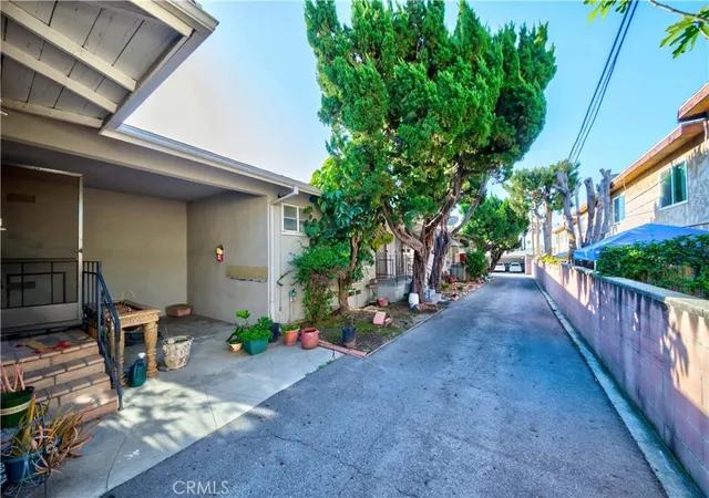 Photo 3 of Multi family home for sale at 522 W Linwood Ave, Monrovia, CA 91016 | MLS# AR26167821 | Listing updated on 2026-10-11