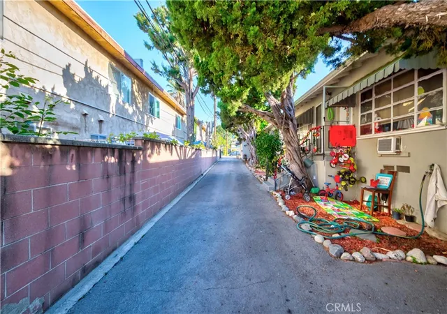Photo 3 of House for sale at 522 W Linwood Ave, Monrovia, CA 91016 | MLS# AR26167821 | Listing updated on 2026-10-11