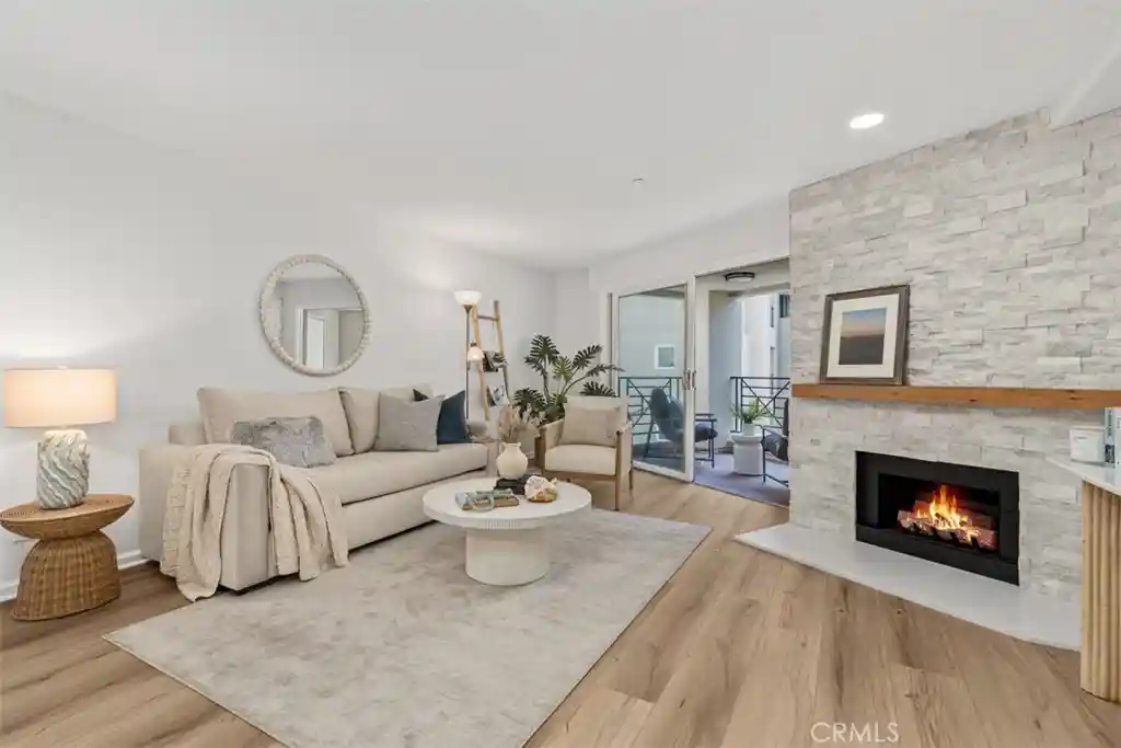 Listing Photo 1 - Condo for sale in 200 Pacific Coast Hwy located at 200 Pacific Coast Hwy, Huntington Beach, CA 92648 - Unit #M50