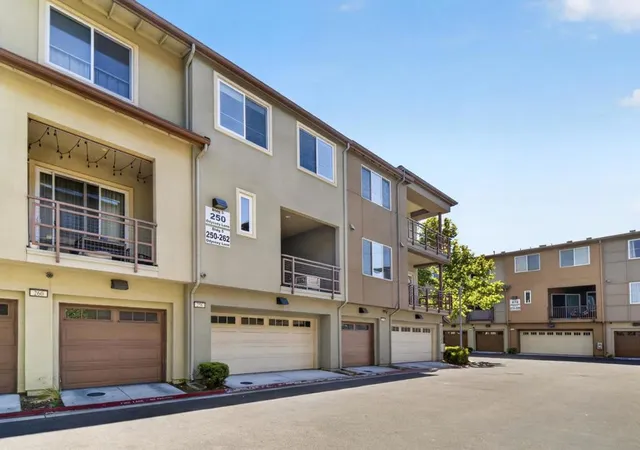 Listing Photo 3 - Condo for sale in building located at 258 Odyssey Ln, Milpitas, CA 95035 - Unit #24