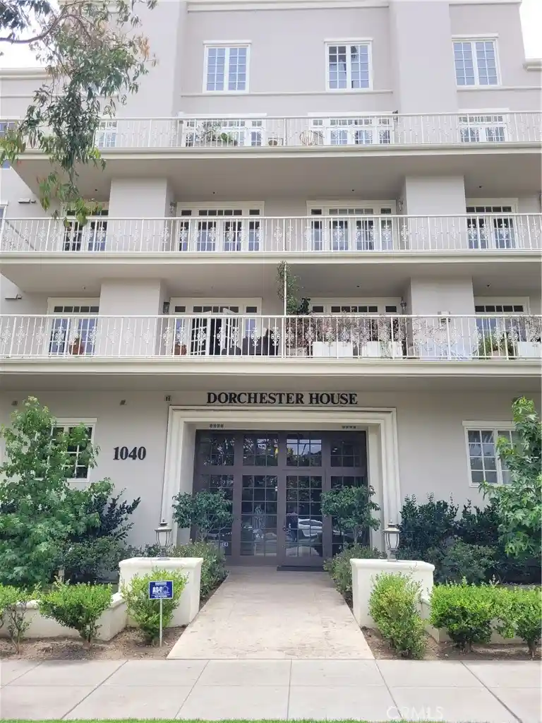 Photo 1 of Sale Pending at 1040 4th #203, Santa Monica, CA 90403 | MLS# TR26167881 | Listing updated on 2026-10-27