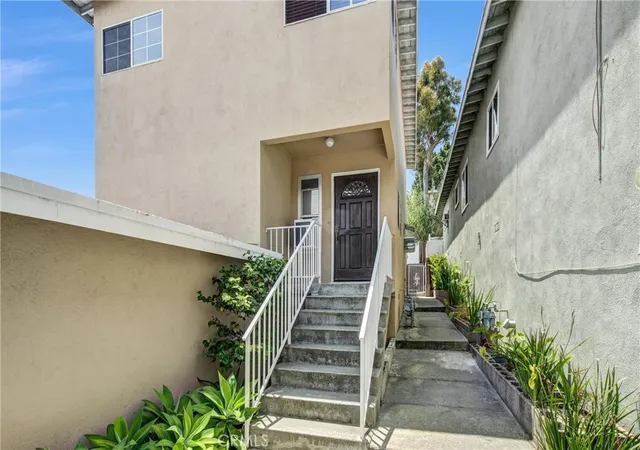 Photo 3 of Single family home for sale at 1606 Armour, Redondo Beach, CA 90278 | MLS# AR26167945 | Listing updated on 2026-10-03