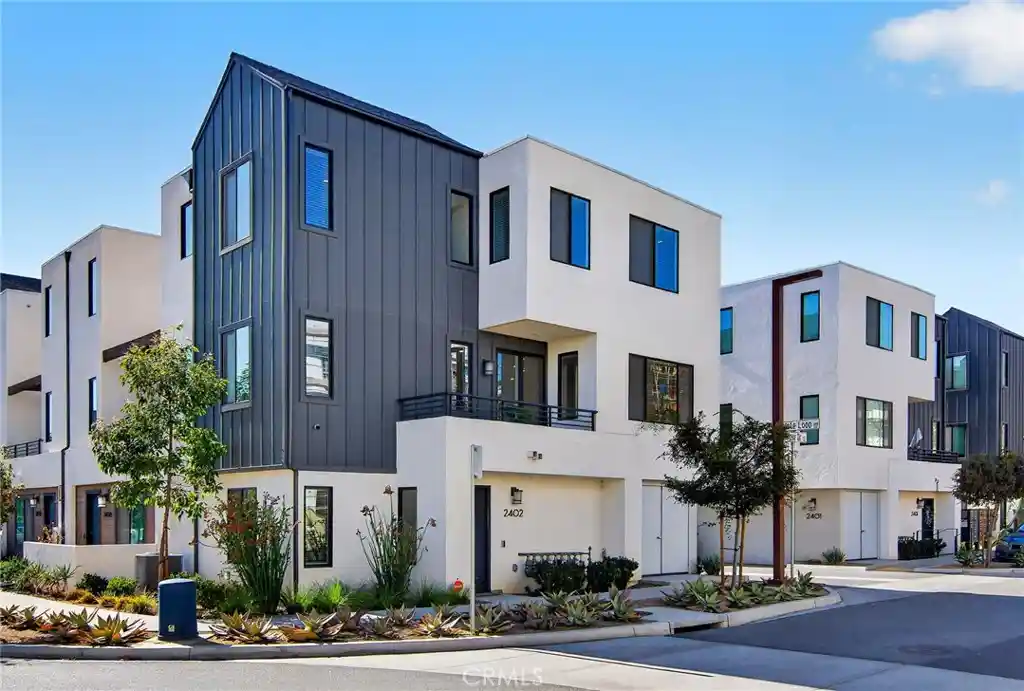 Listing Photo 2 - Condo for sale in 2402 Cascalote Loop located at 2402 Cascalote Loop, San Diego, CA 92154 - Unit 2402 Cascalote Loop