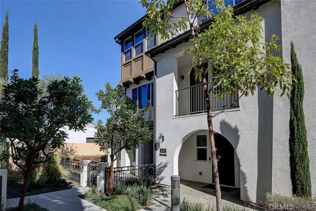 Townhouse for sale at 629 S Kinney, Anaheim, CA 92805 | MLS# SB26168098