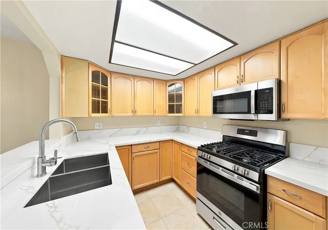 Listing Photo 3 - Condo for sale in building located at 600 Central Ave, Riverside, CA 92507 - Unit #305