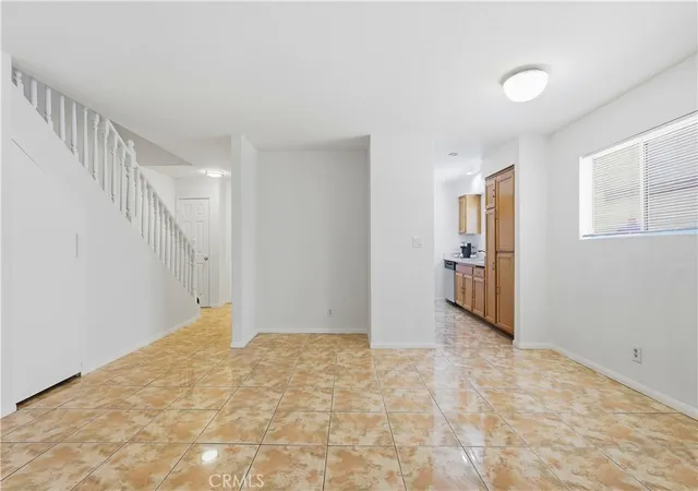 3rd image of 7651 Reseda #13-T, Los Angeles, CA 91335 | MLS# SR26168131