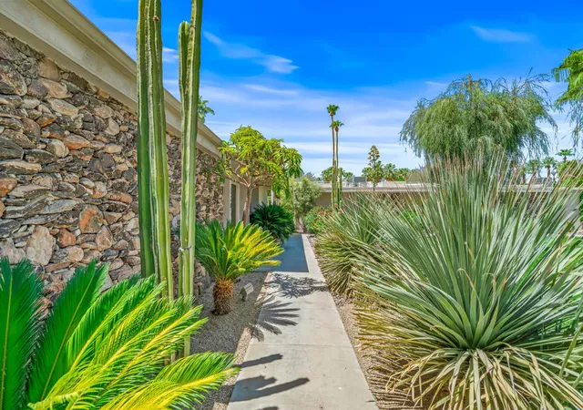 Photo 3 of Single family home for sale at 1207 Tamarisk W St, Rancho Mirage, CA 92270 | MLS# 219150973PS | Listing updated on 2026-10-04