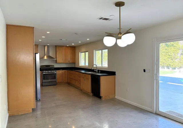 Photo 3 of Sale Pending at 2120 E Del Lago Rd, Palm Springs, CA 92262 | MLS# 219150979PS | Listing updated on 2026-09-26