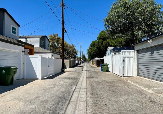 Photo 27 of Single family home for sale at 8139 Jellico Ave, Northridge, CA 91325 | MLS# BB26168667 | Listing updated on 2026-09-28