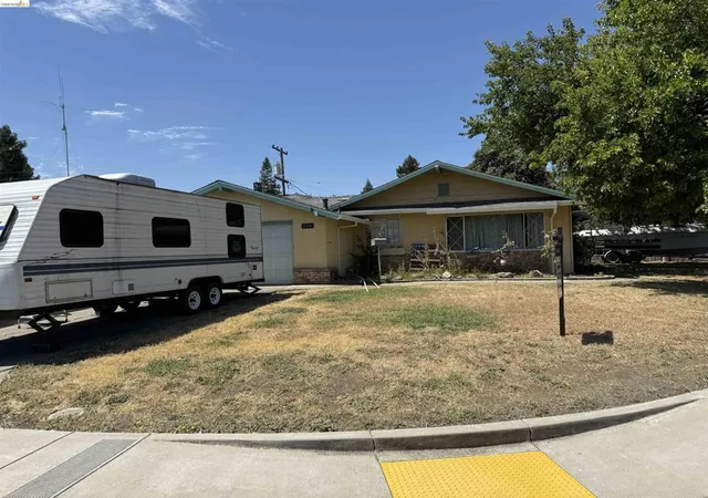 Photo 3 of Single family home for sale at 290 Plum St, Vacaville, CA 95688 | MLS# 41143687 | Listing updated on 2026-09-09