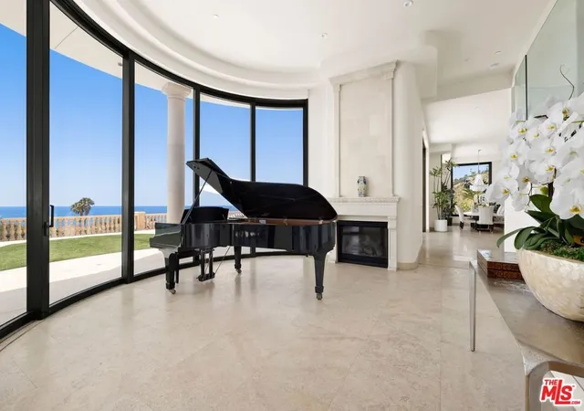 Photo 4 of Single family home for sale at 22435 Pacific Coast Hwy, Malibu, CA 90265 | MLS# 26863207 | Listing updated on 2026-10-09