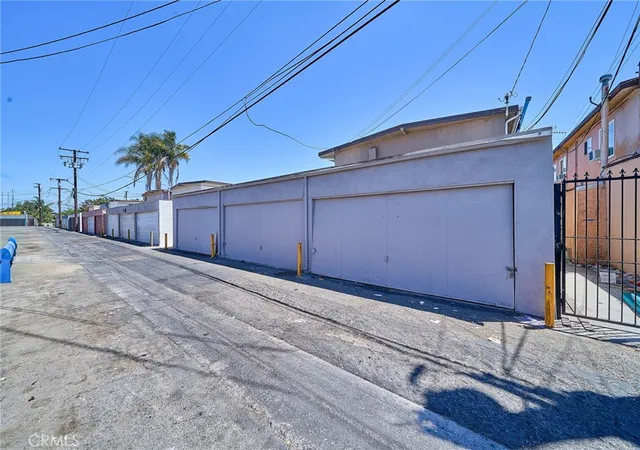 27th image of 2001 W Myrtle, Santa Ana, CA 92703 | MLS# TR26168504