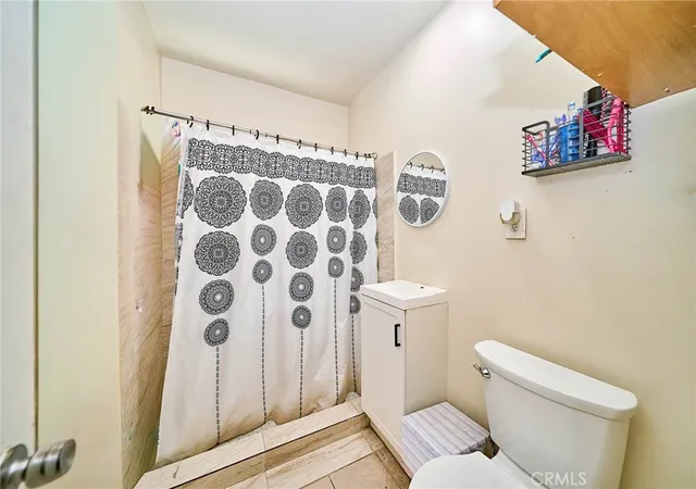 3rd image of 2001 W Myrtle, Santa Ana, CA 92703 | MLS# TR26168504
