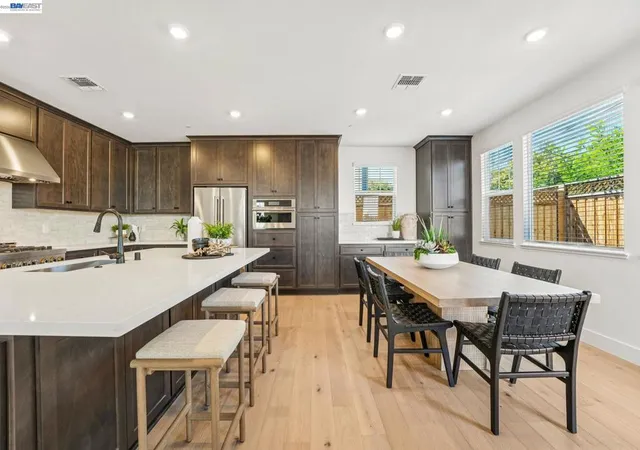 Photo 3 of Single family home for sale at 800 Abigail, Walnut Creek, CA 94598 | MLS# 41143703 | Listing updated on 2026-10-06