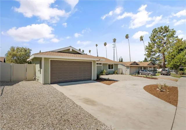 3rd image of 816 E Pioneer Ave, Redlands, CA 92374 | MLS# CV26168915