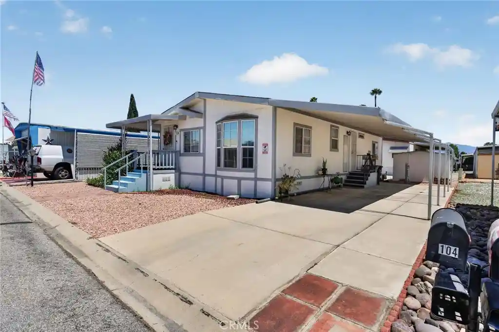 Photo 1 of Manufactured home for sale at 5001 W Florida #104, Hemet, CA 92545 | MLS# SW26168899 | Listing updated on 2026-10-14