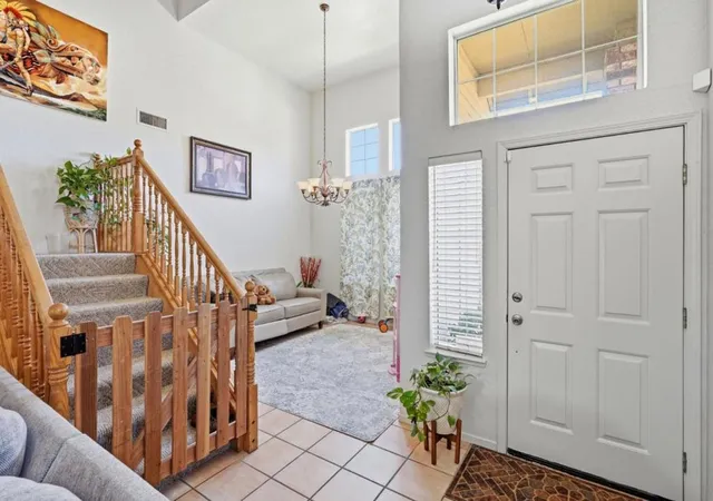 2nd image of 725 Everest St, Los Banos, CA 93635 | MLS# ML82056382