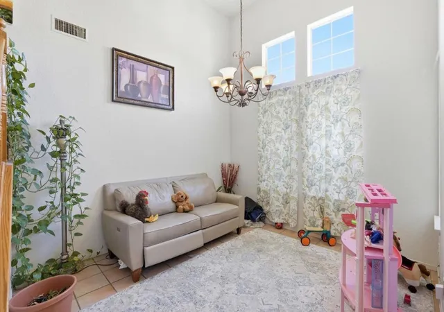 3rd image of 725 Everest St, Los Banos, CA 93635 | MLS# ML82056382