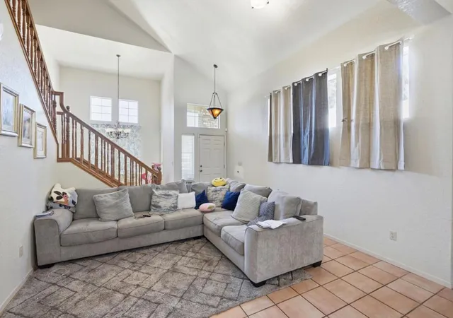 4th image of 725 Everest St, Los Banos, CA 93635 | MLS# ML82056382