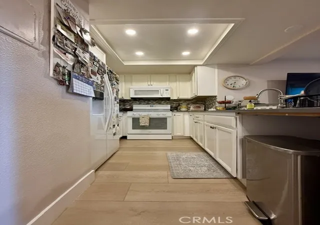 Listing Photo 4 - Condo for sale in building located at 1912 Heywood, Simi Valley, CA 93065 - Unit #C