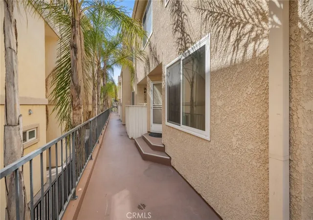 Photo 3 of Townhouse for sale at 528 E San Jose Ave #110, Burbank, CA 91501 | MLS# BB26166600 | Listing updated on 2026-09-19