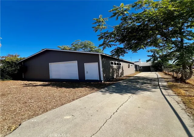 Photo 2 of Single family home for sale at 1322 Quincy, Bakersfield, CA 93305 | MLS# CV26169135 | Listing updated on 2026-09-09