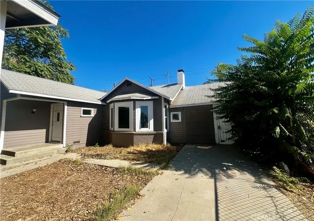 Photo 3 of Single family home for sale at 1322 Quincy, Bakersfield, CA 93305 | MLS# CV26169135 | Listing updated on 2026-09-09