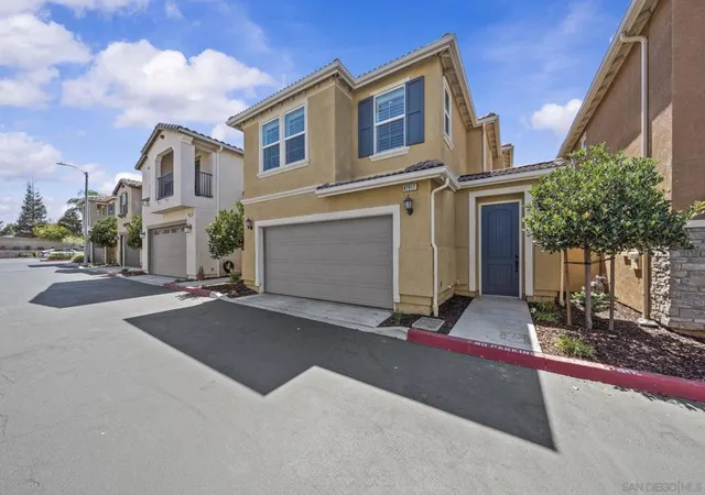 Photo 3 of Single family home for sale at 41917 Zafra St, Murrieta, CA 92562 | MLS# 260018953SD | Listing updated on 2026-10-07
