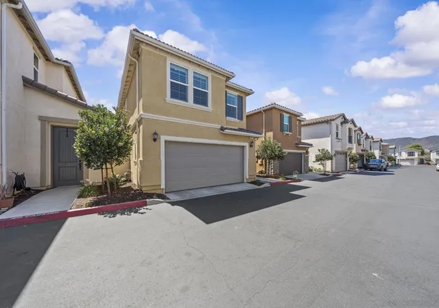 Photo 4 of Single family home for sale at 41917 Zafra St, Murrieta, CA 92562 | MLS# 260018953SD | Listing updated on 2026-10-07