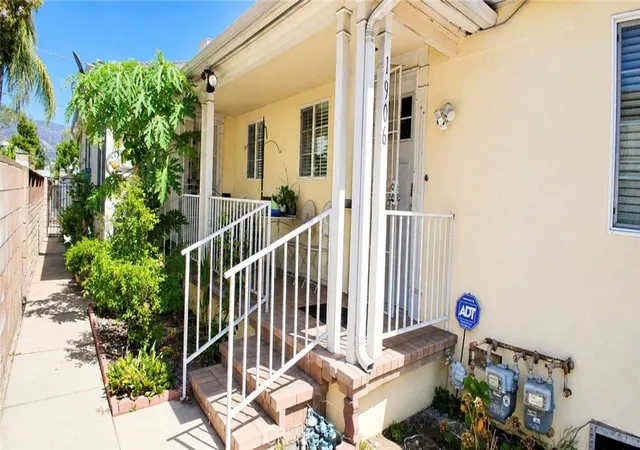 Photo 3 of Multi family home for sale at 1906 Jackson St, Burbank, CA 91504 | MLS# SR26169030 | Listing updated on 2026-10-28