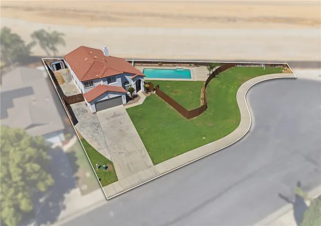 Photo 2 of Sale Pending at 8400 Winlock, Bakersfield, CA 93312 | MLS# OC26169485 | Listing updated on 2026-10-07