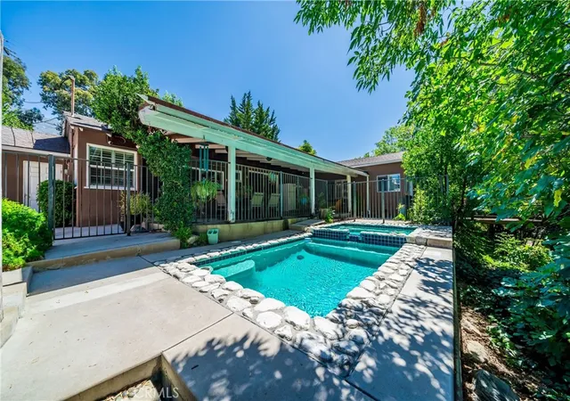 3rd image of 3506 Henrietta Ave, La Crescenta, CA 91214 | MLS# OC26168732